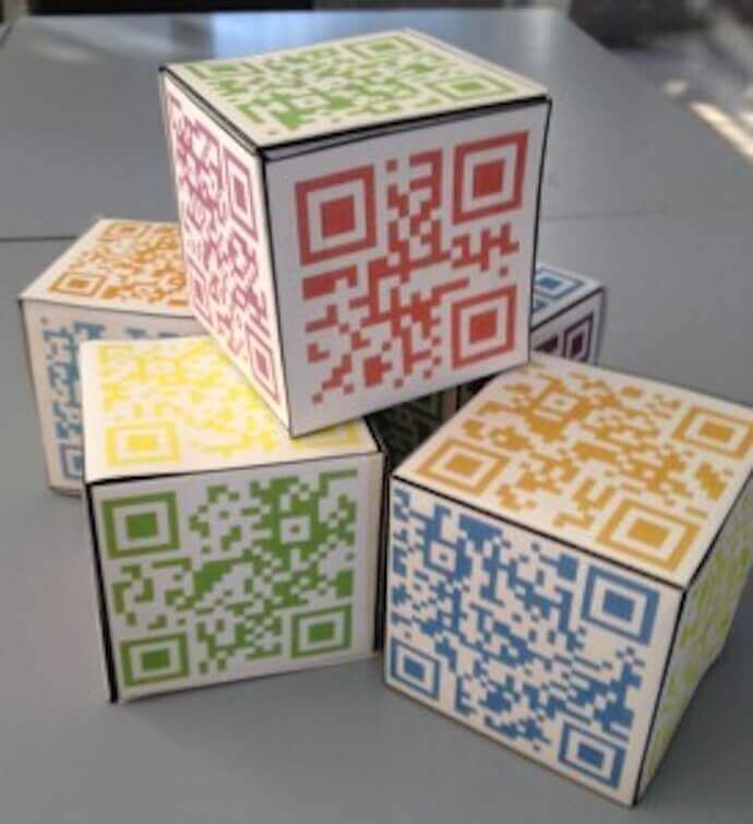 QR Code in games- reflection cubes