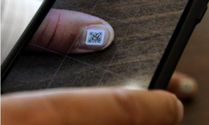 QR Code in emergencies on fingernails